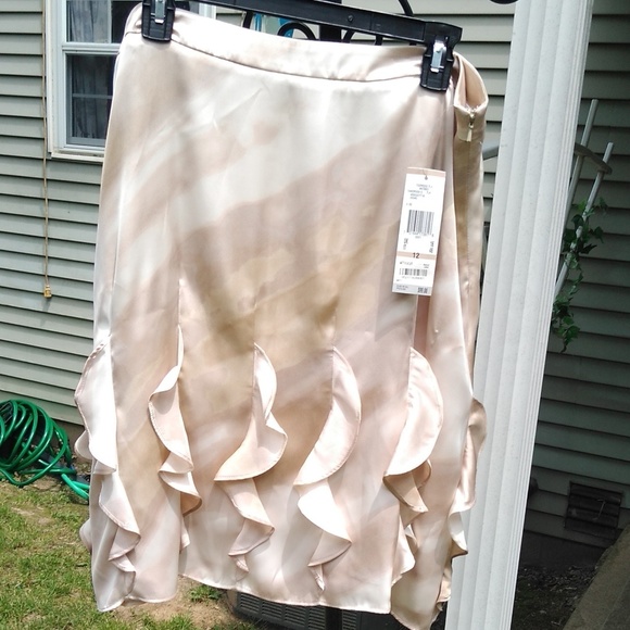 Ann Klein cream and tan ruffle skirt - Picture 6 of 7